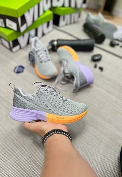 TENIS LYND GRAVIT FLUX 2 CINZA PURPLE LARANJA - TenisVel