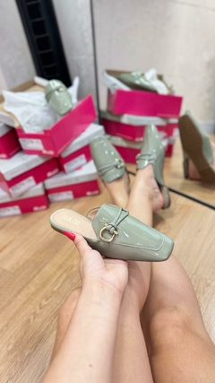 MULE SUA CIA VERDE MATTE VERNIZ - 8214.15904 - TenisVel