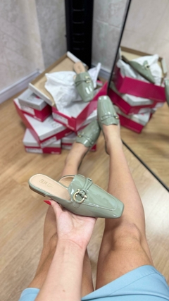 MULE SUA CIA VERDE MATTE VERNIZ - 8214.15904 na internet