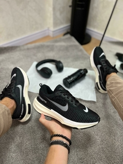 NK ZOOMX INVINCIBLE RUN 3 PRETO BRANCO OFF na internet
