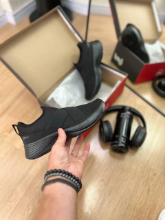SLIPON LYND SAX PRETO PRETO - TenisVel