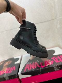 BOTA SUA CIA CADARÇO TIRA STRASS 8307.15565 na internet
