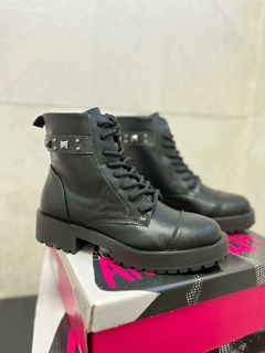 BOTA SUA CIA CADARÇO PEDRARIA PRETO 8386.16052 - TenisVel