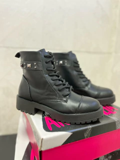 BOTA SUA CIA CADARÇO PEDRARIA PRETO 8386.16052 - TenisVel