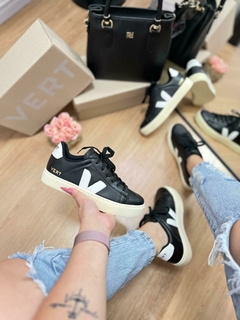 TENIS V CADARÇO PRETO BRANCO na internet