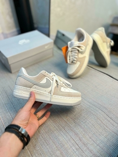 AIRFORCE COURO CINZA OFF WHITE CARAMELO - TenisVel