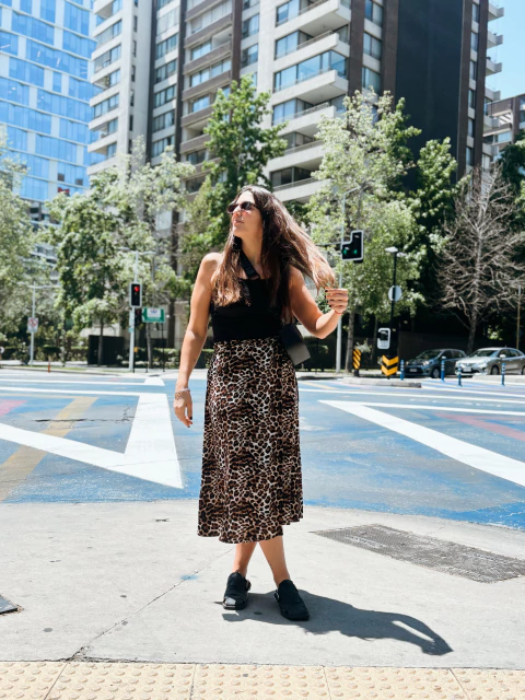 Falda midi cruzada print - comprar online