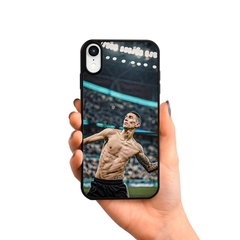 DI MARÍA TIRANDO LA CAMISETA A LA HINCHADA