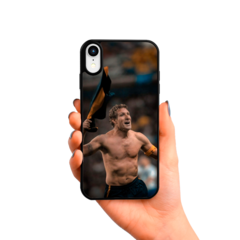 Palermo revoleando la camiseta