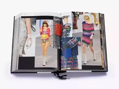LIBRO "CHANEL CATWALK: THE COMPLETE COLLECTION"