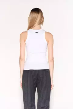 MUSCULOSA BOUQUET (AY NOT DEAD) en internet