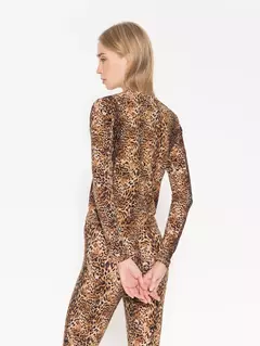 REMERA SAFARI (JAZMIN CHEBAR) en internet