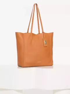 SHOPPER KISSES (JAZMIN CHEBAR) en internet