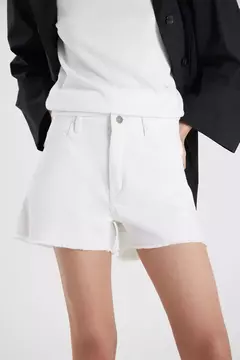 SHORT PETRA (MARIA CHER) en internet