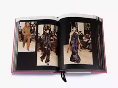 LIBRO "YVES SAINT LAURENT CATWALK" - SHE