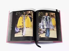 LIBRO "YVES SAINT LAURENT CATWALK"