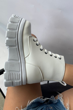 BORCEGO KIARA WHITE - comprar online