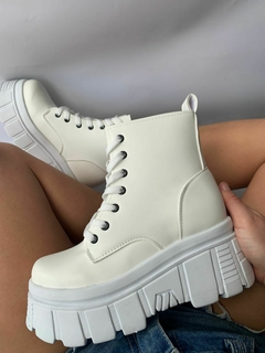 Imagen de BORCEGO KIARA WHITE