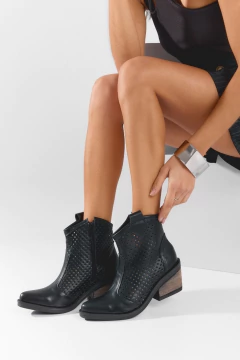 FELICITAS NEGRO - POISONHEARTSHOES