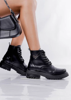 APRIL NEGRO - POISONHEARTSHOES