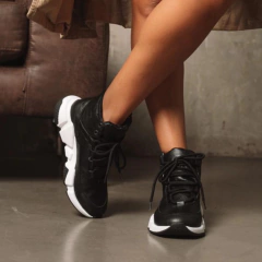 CANELA CUERO NEGRO en internet