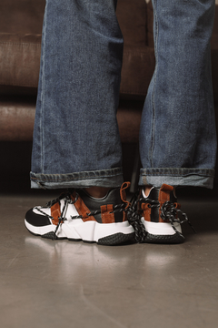 MOSS CUERO NEGRO Y CHOCOLATE - POISONHEARTSHOES
