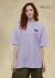 remera lila en palabras con estilo oversize para mujeres