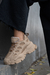 Kinny Beige en internet