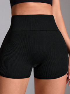 SHORT CON COSTURAS Y FRUNCE - "BLACK TEMIS" - SUNFIT Sportswear