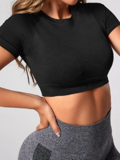 REMERA TOP **IMPORTADA** MANGAS CORTAS - "BLACK" en internet