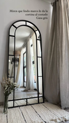 Espejo repartido en arco hierro en internet
