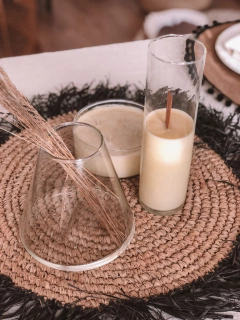 florero cónico de vidrio y madera - comprar online
