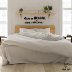 Frase "Que a FELICIDADE vire rotina" - Loja de Painéis Decorativos | Wood Vibes Laser Art Design