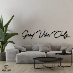 Frase "Good Vibes Only" na internet