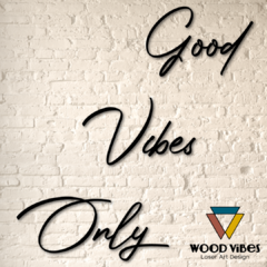Frase "Good Vibes Only" na internet