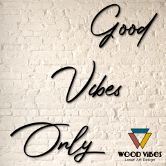 Frase "Good Vibes Only" na internet