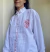 Camisa A saudade é um coração bordado no peito na internet