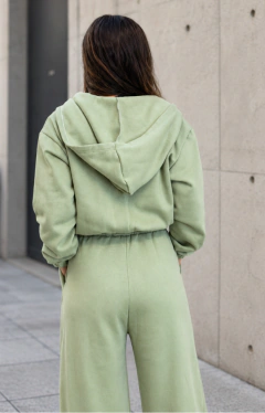 CAMPERA MANGA ABULLONADA FRISA en internet