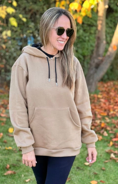 MAXI BUZO CON CAPUCHA FRISADO CANELA - Cambre