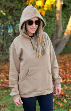 MAXI BUZO CON CAPUCHA FRISADO CANELA en internet