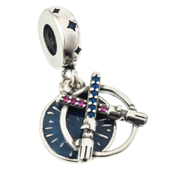 Charm colgante doble star wars espada laser