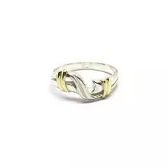 Anillo con diseño cruzado