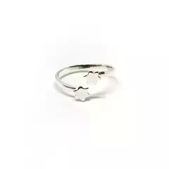 Anillo abierto con estrellas