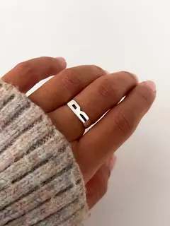 Anillo con una sola inicial - Estilo Joyas Manu