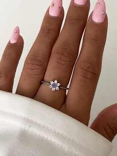 Anillo flor blancas y violeta