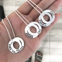 Dije doble del círculo del amor en internet