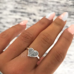 Anillo corazón de costado