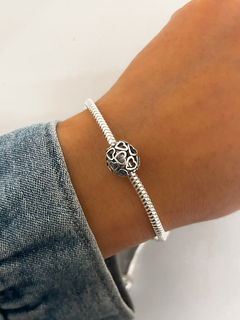 Charm con corazones calados