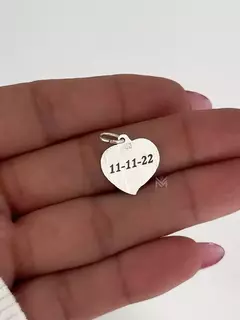 Dije corazón de costado liso o grabado en internet