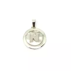Dije medalla con nácar e inicial - tienda online